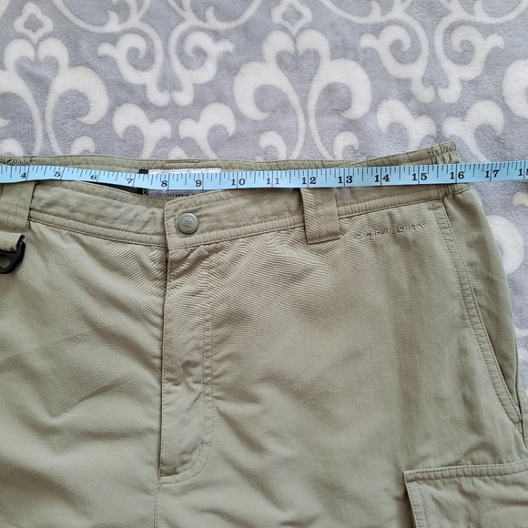 Columbia Men's cargo style shorts, Sage green, Medium - Picture 6 of 8